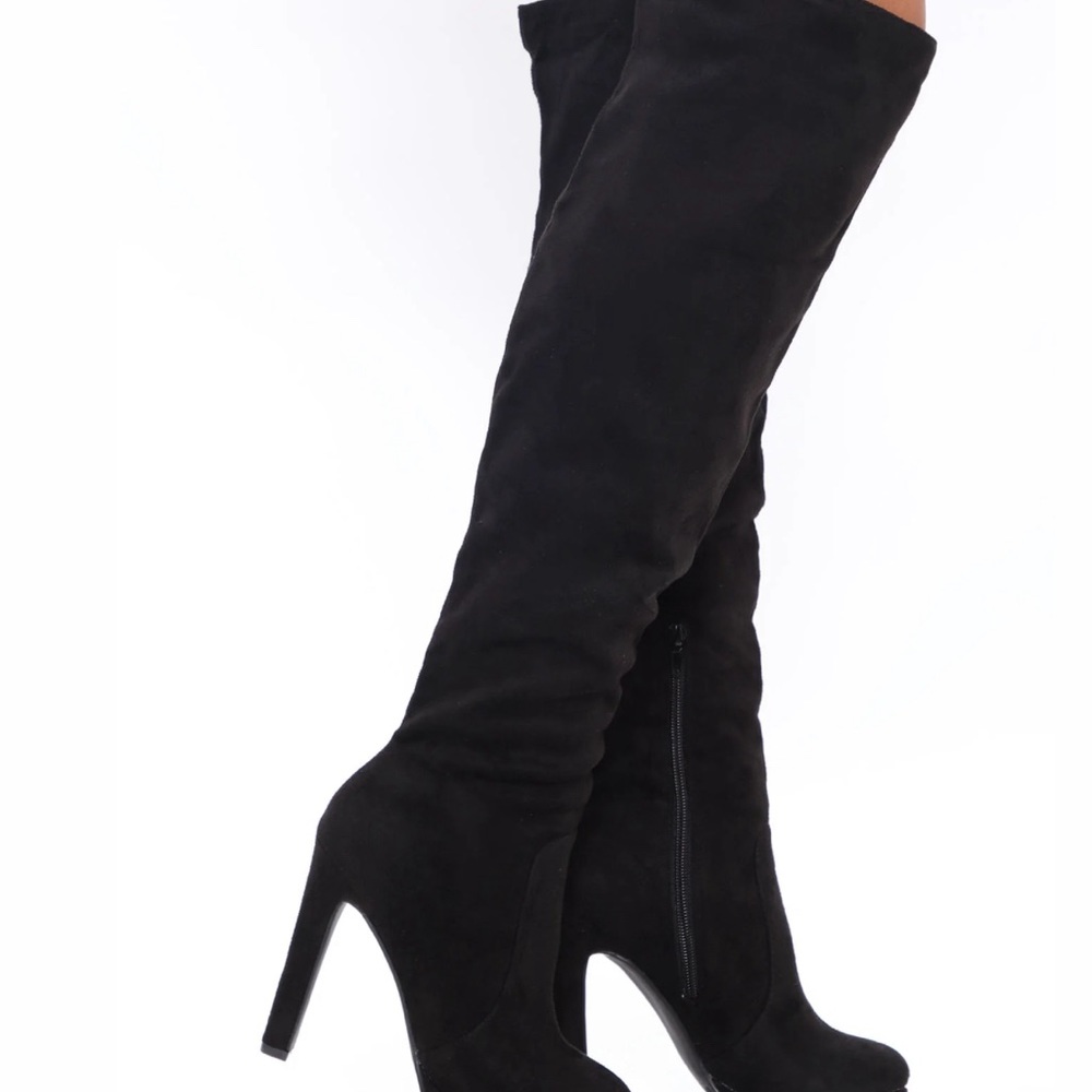 BRAND NEW- Knee high black boots